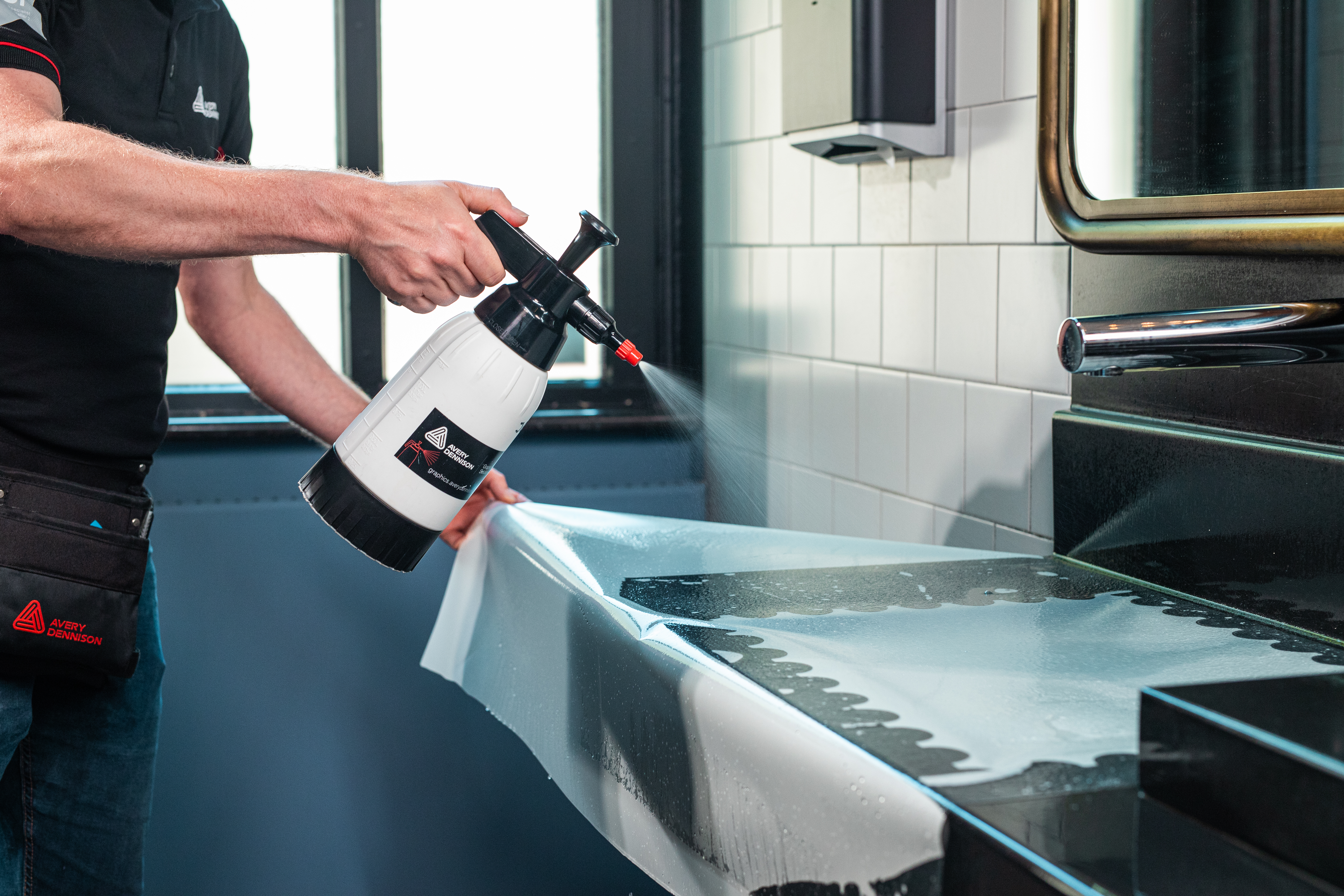 Avery Dennison SL 4580 Anti-Fingerprint -  Menos limpieza. Más impacto.