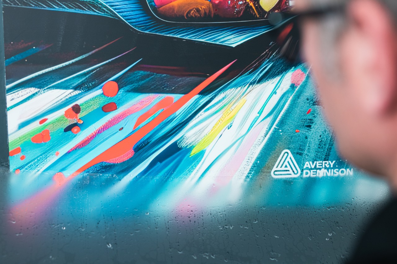 SL 4580 Anti-Fingerprint Film delivers discreet yet highly effective protection for high-touch surfaces in interior spaces.